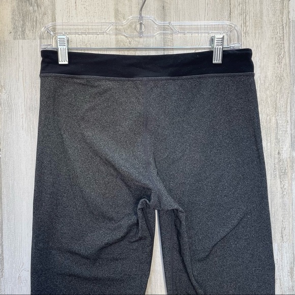 Lululemon Tadasana Grey Cropped Capri Slit Yoga Pants Size 8 - Picture 6 of 10